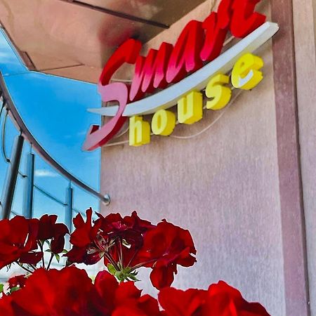 Отель Smarthouse Костинешти Экстерьер фото