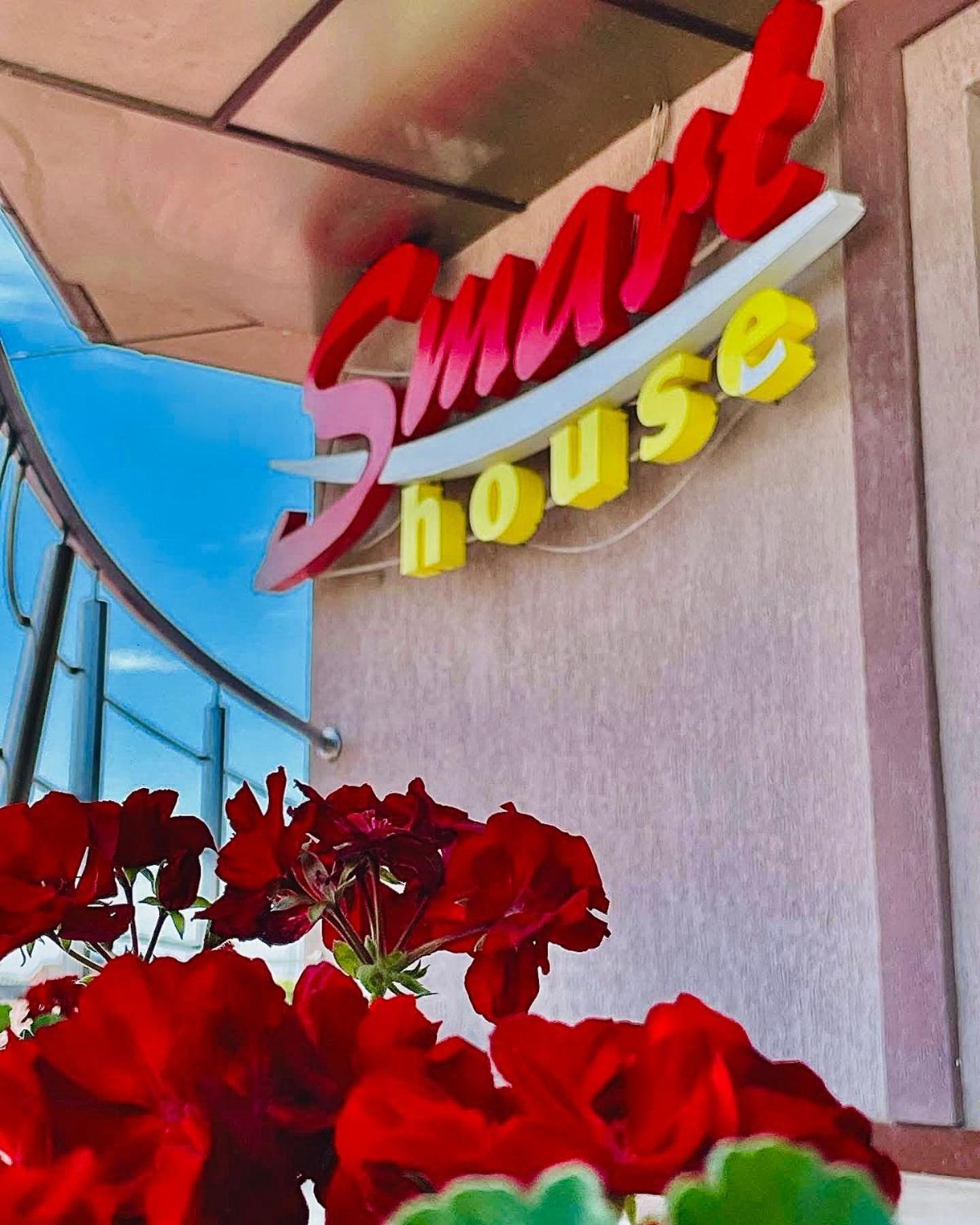 Отель Smarthouse Костинешти Экстерьер фото