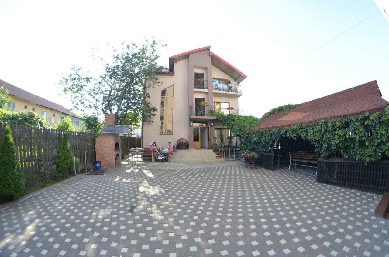 Отель Smarthouse Костинешти Экстерьер фото